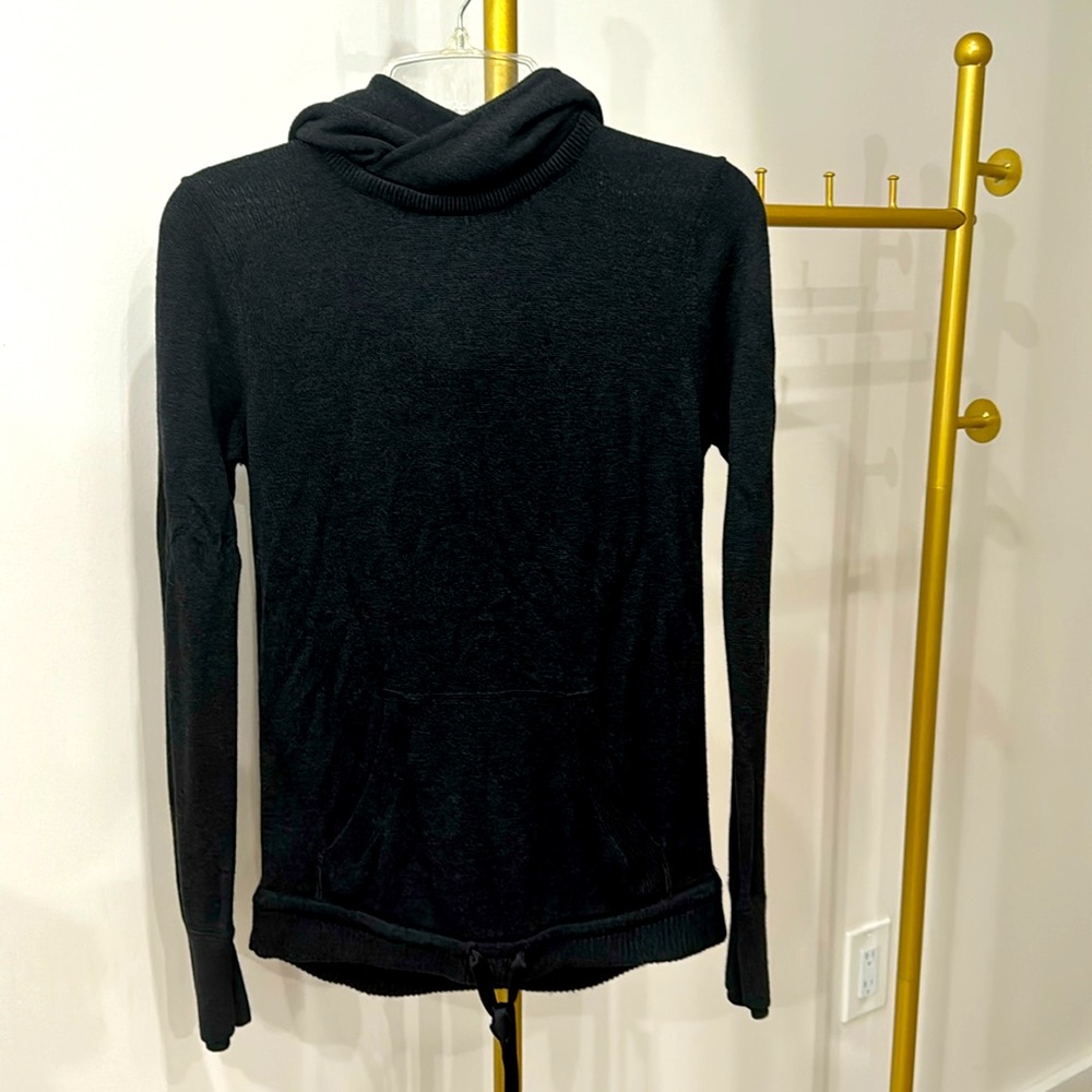 Lululemon XS hooded sweater